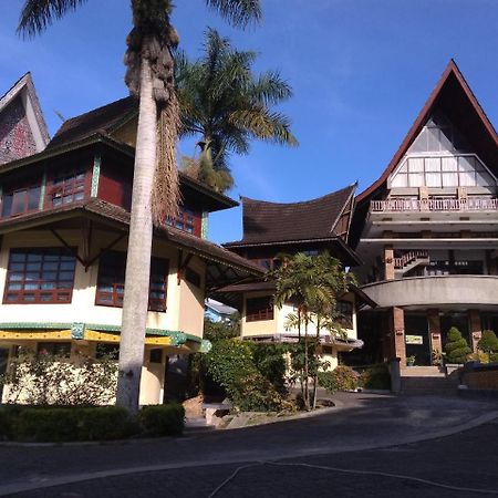 Sapadia Hotel And Cottage Parapat Eksteriør billede